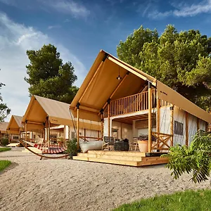 Arena One 99 Glamping Vakantiepark Pomer