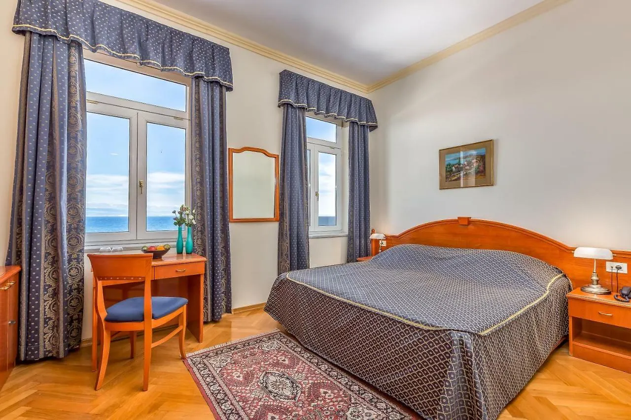 Hotel Galeb Opatija 3*,